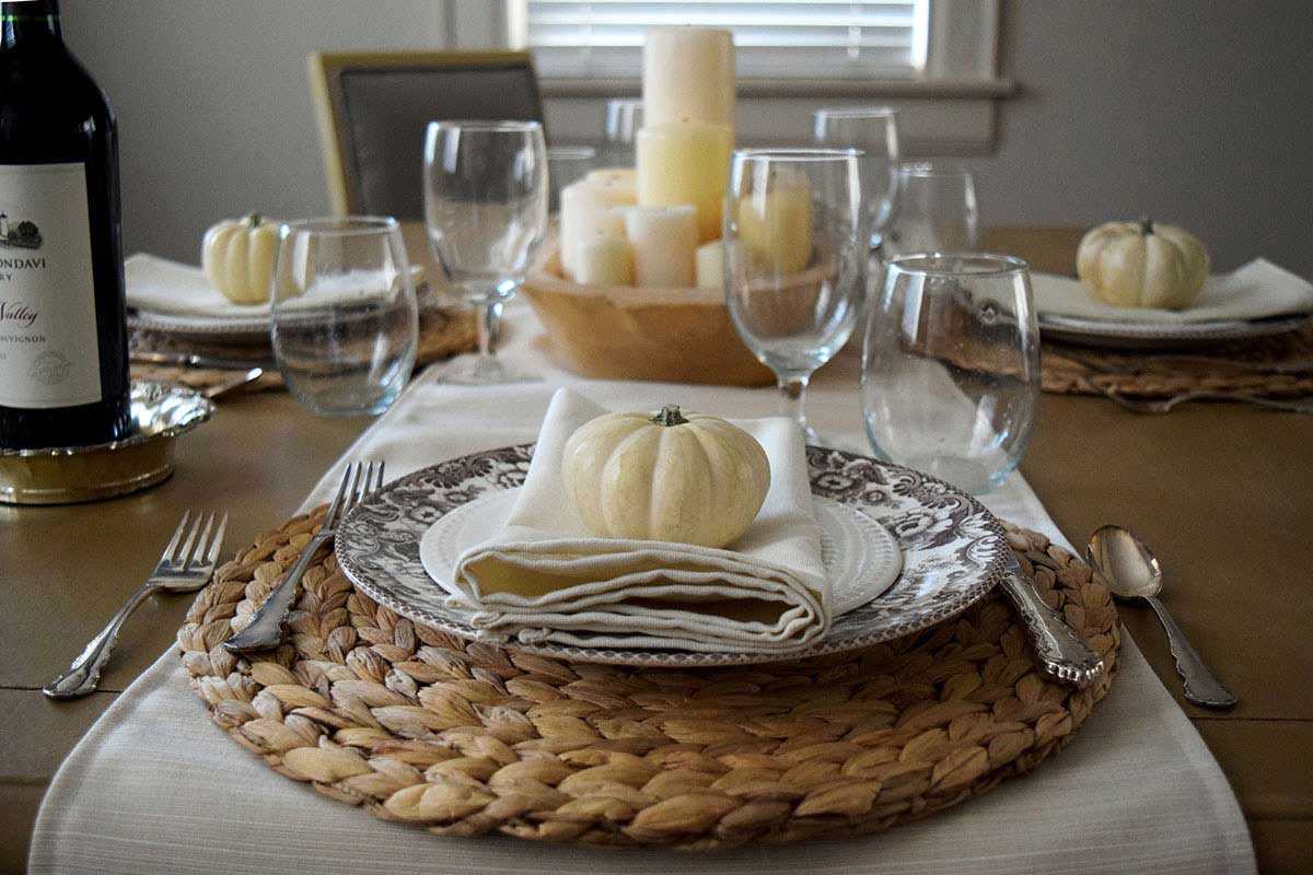Neutral Thanksgiving Table Decor