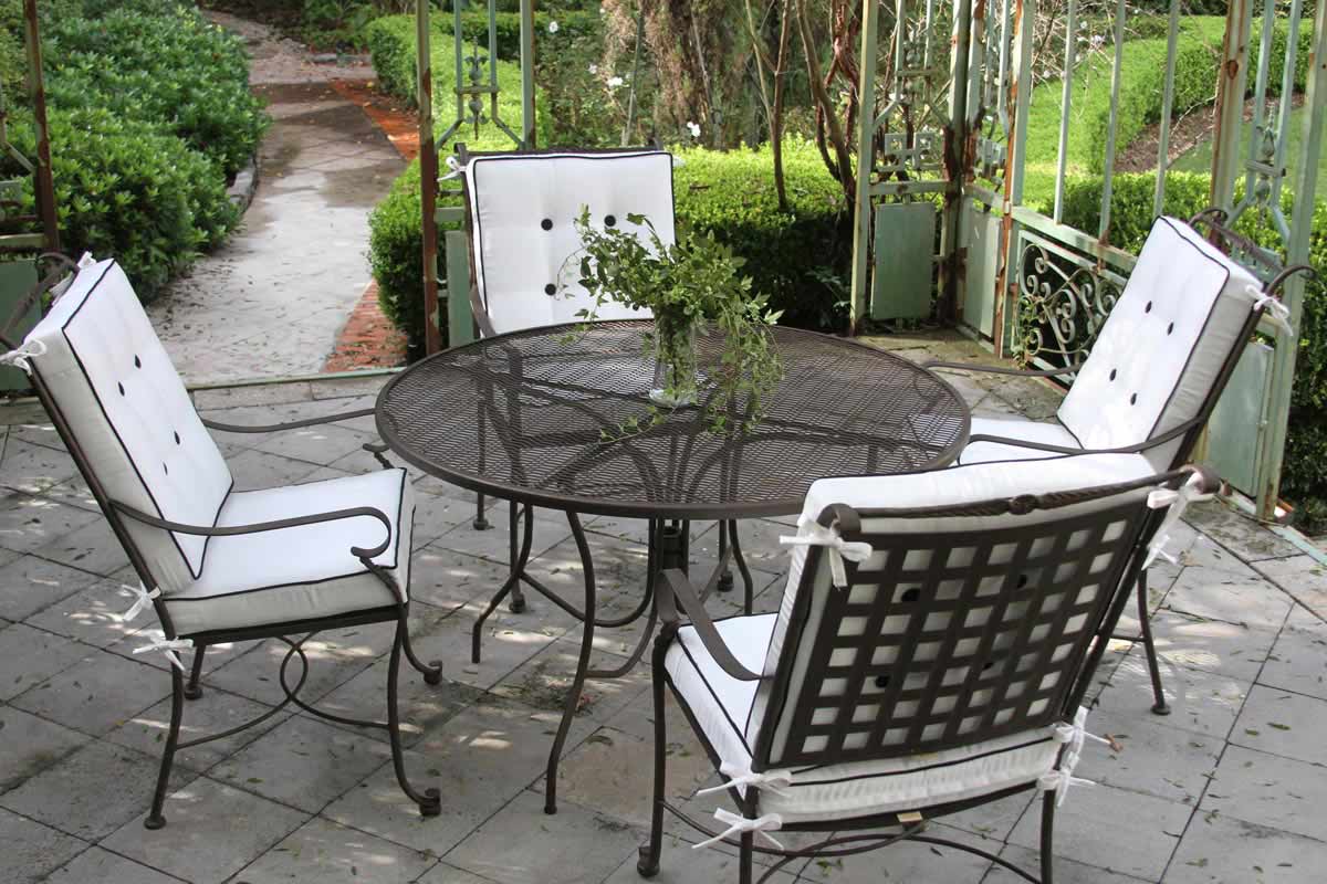 Black and White Outdoor Seating